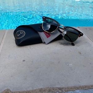 Ray Ban Club Master Classic. Polished tortoise